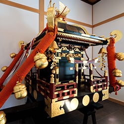 神輿（しんよ）